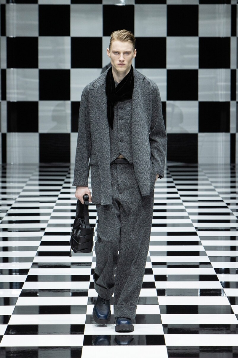 Emporio Armani 2022/23秋冬男裝系列丨以多層次灰階色調交響出意式男士魅力 Emporio Armani 2022/23秋冬男裝系列丨以多層次灰階色調交響出意式男士魅力