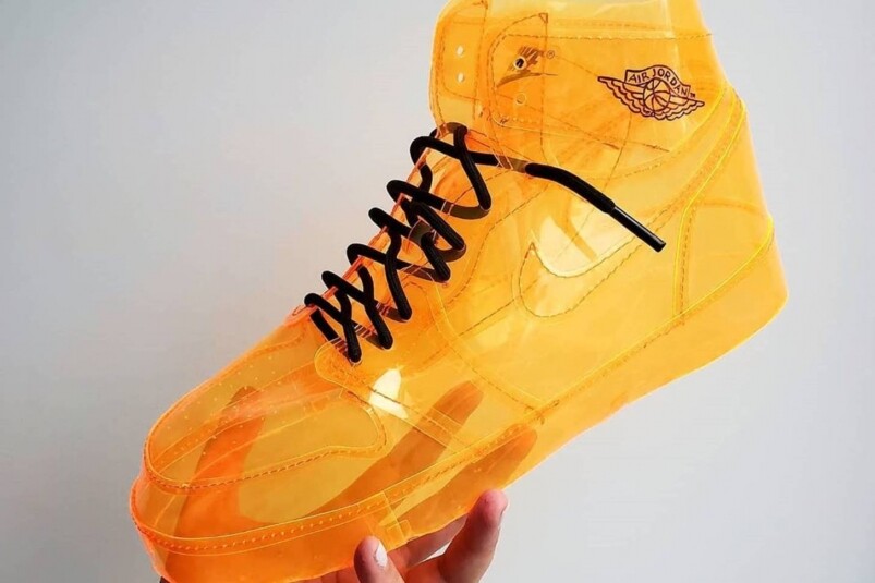 除了以上這些配件,當然少不了半透明球鞋,經典的Air Jordan 1 Mid,充滿細節,如 除了以上這些配件,當然少不了半透明球鞋,經典的Air Jordan 1 Mid,充滿細節,如