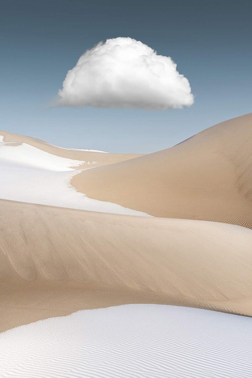 來自中國的攝影師光楊，以內蒙巴丹吉林沙漠作為背景，拍下這一幅柔美