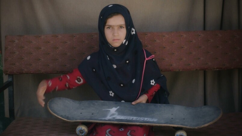 最佳紀錄短片：《Learning to Skateboard in a Warzone (If You're a Girl)》