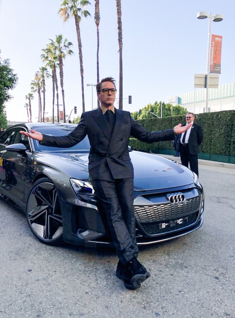 Robert Downey Jr.根本就是Tony Stark上身，他駕著Audi登場，一時間，到底是Tony Stark的到來，還是