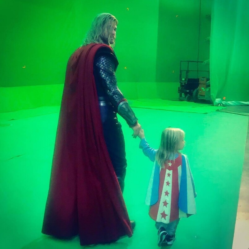 Chris Hemsworth脫下雷神外表,原是一女兩子的暖男爸爸! Chris Hemsworth脫下雷神外表,原是一女兩子的暖男爸爸!