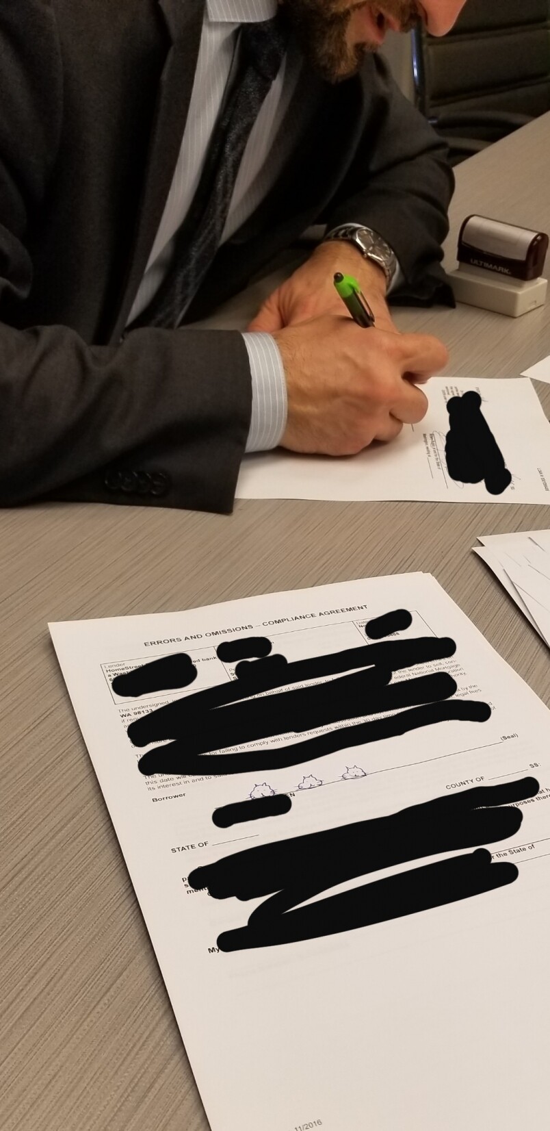 平日還到要簽名的事情,他都會正常署名,直到一次他要申請貸款買樓的 平日還到要簽名的事情,他都會正常署名,直到一次他要申請貸款買樓的