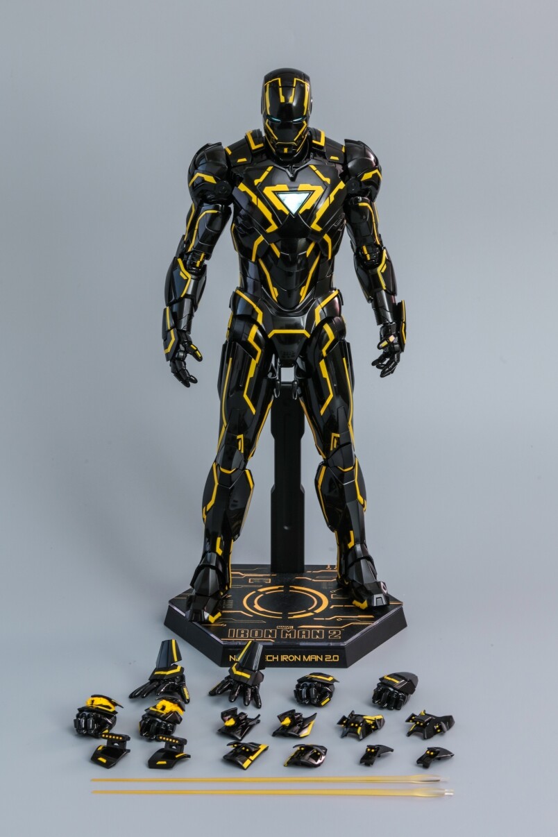 《鐵甲奇俠2》Neon Tech Iron Man 2.0 1：6比例合金珍藏人偶預訂價：HK$2,380*除了非