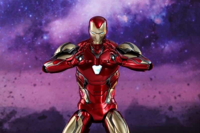 Iron Man Mark 85比起上集的鐵甲奇俠Mark 50的明顯地加強了肩膀、手臂、胸腹與大