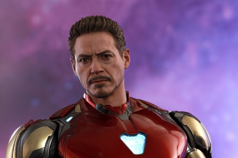 頭雕方面，除備有雙眼綻放白色光芒效果的Iron Man頭雕，還額外附有一顆全