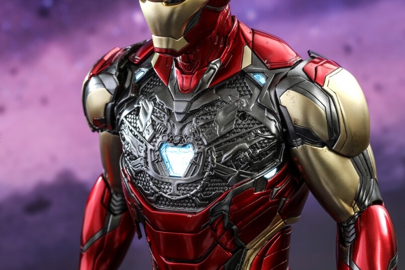 一如此往的Iron Man系列，今次Mark 85戰甲繼續以合金為主要素材，令人偶更有