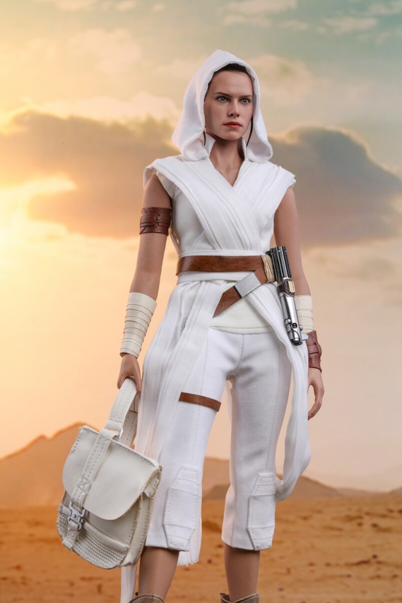 Rey於《星球大戰：天行者崛起》的造型，看似與前兩集沒太大分別，都是簡約素