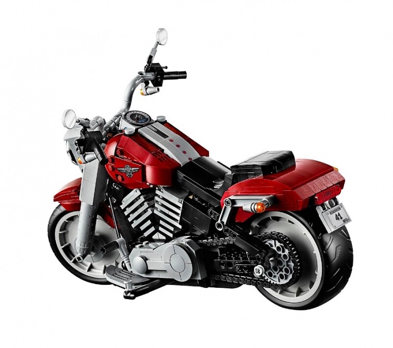 雖然這部哈利電單車肥仔（Harley-Davidson Fat Boy）是以LEGO「砌」出來，但設計師以1,023件LEGO