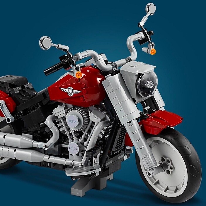 雖然這部哈利電單車肥仔以LEGO「砌」出來，但設計師以1,023件LEGO精心設計過
