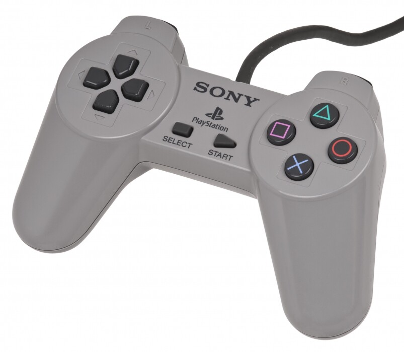 自1994年首代PlayStation推出，手掣功能一直推陳出新，反而外觀設計只有輕微改動