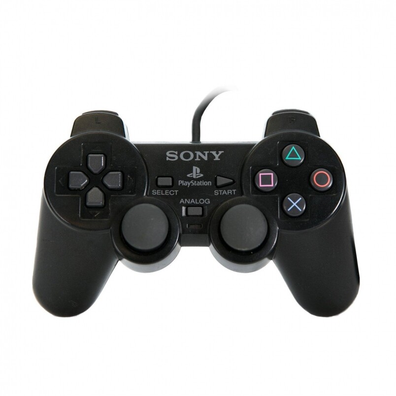 PS2年代首次加入震動功能，手掣亦因此改名為DualShock，一直沿用至PS4年代。