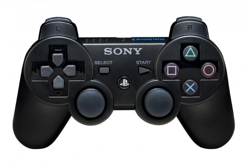 來到PlayStation 3年代，DualShock終於加入非常有用的無線功能，充滿電後最長可以提供