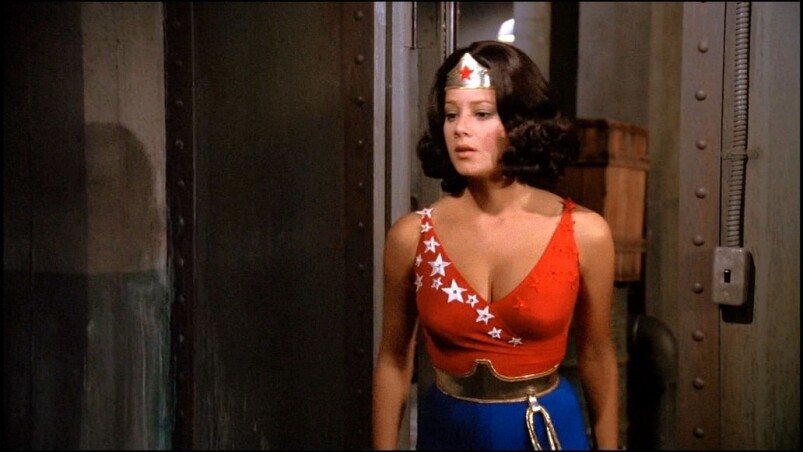 神奇女俠於電視劇裡還有一位妹妹，以Wonder Girl之名現身，裝扮亦與神奇女俠