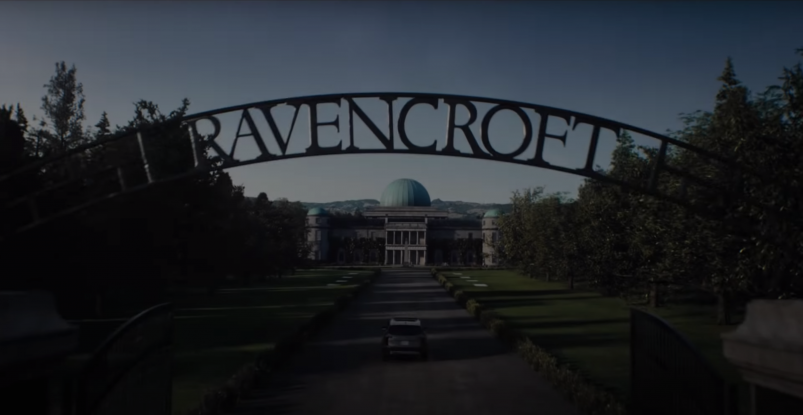 預告中閃過的另一個關鍵場景,是名為Ravencroft的研究所,裡面關著的都是患有 預告中閃過的另一個關鍵場景,是名為Ravencroft的研究所,裡面關著的都是患有