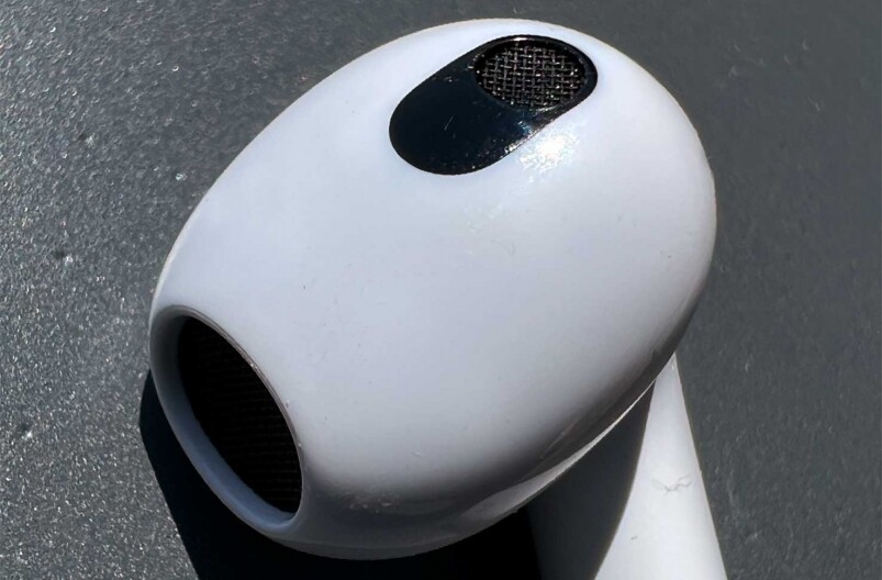 仲有並不是很多人留意到的是，AirPods 3獨有的皮膚感應器，會辨認耳機到底