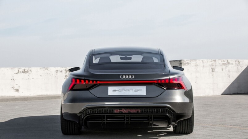 Audi近年積極攻佔電動車市場，除了眼前這部電動跑車E-Tron GT，還有早幾個
