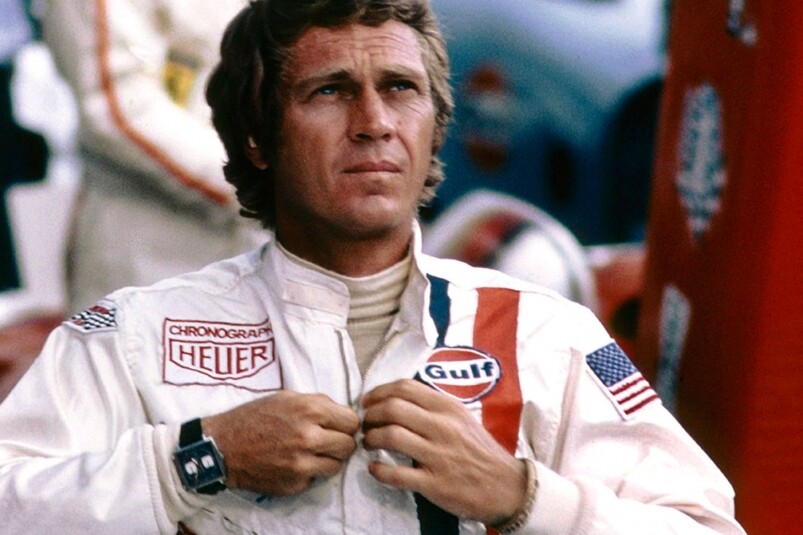 而Steve McQueen在《死亡大賽車》之中，則是戴著HEUER MONACO腕錶登場，亦令這一枚腕錶成為