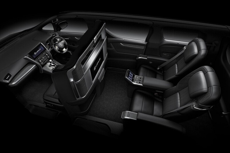 老闆級享受丨按摩椅26吋螢幕雪櫃一應俱全的Lexus LM350
