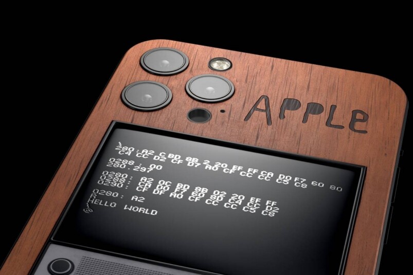 這部訂製iPhone用上了木質材料，更配有光滑的鈦合金微型顯示器，當然亦有