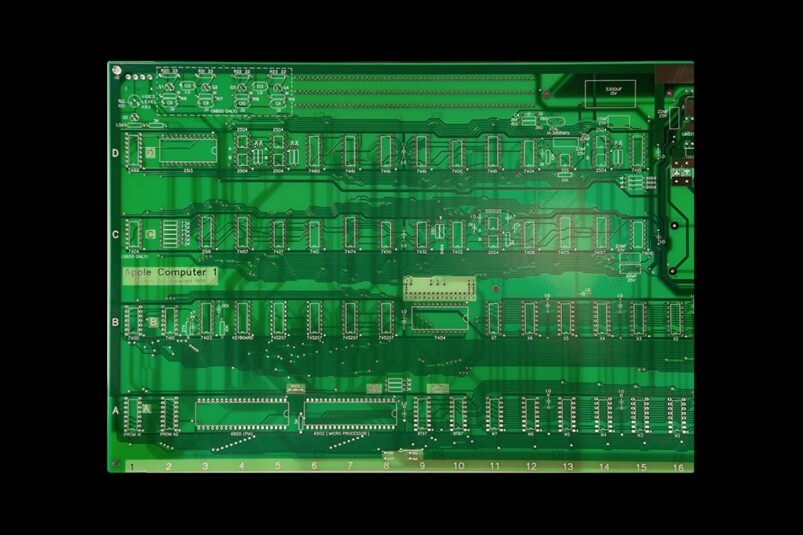 重點是這塊電路板,據Caviar聲稱確實來自於Apple 1本體,增添了不少收藏價 重點是這塊電路板,據Caviar聲稱確實來自於Apple 1本體,增添了不少收藏價
