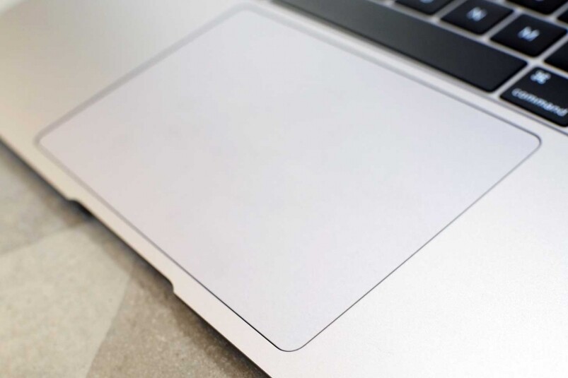 加大了20％的力度觸控板，讓你的使用體驗與其他MacBook看齊，在沒有mouse的輔助
