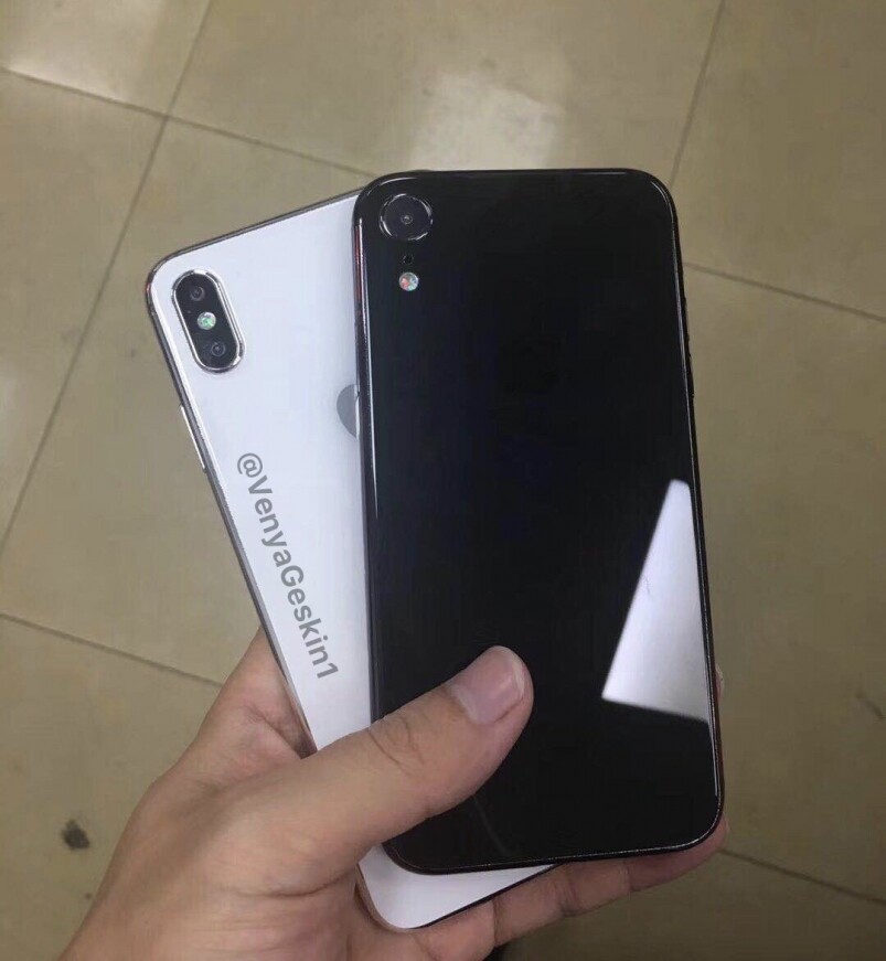 不過根據早前流出的相片中可見,6.1吋版本的iPhone,其機背都看來也似是 不過根據早前流出的相片中可見,6.1吋版本的iPhone,其機背都看來也似是