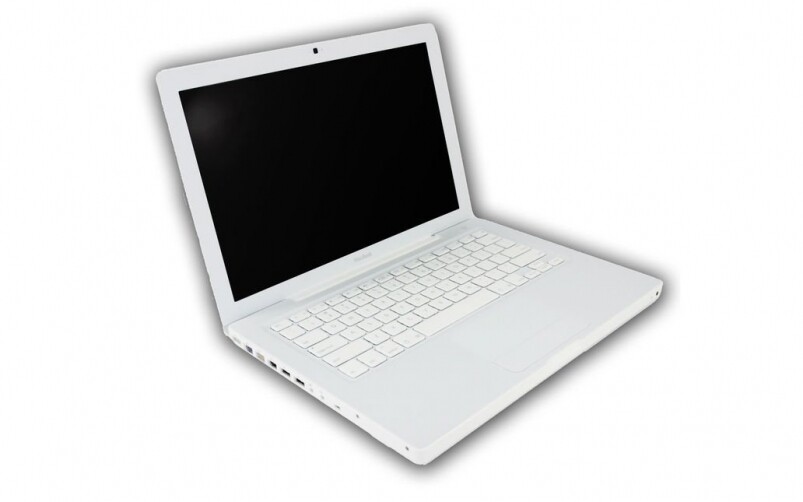 大家可能以為MacBook是銀灰色的，其實，MacBook也有白色機身的年代，幾年前我還在