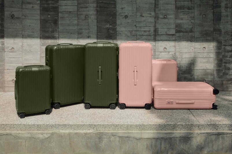 Desert Rose（霧粉色）和 Cactus（墨綠色）RIMOWA Essential 行李箱