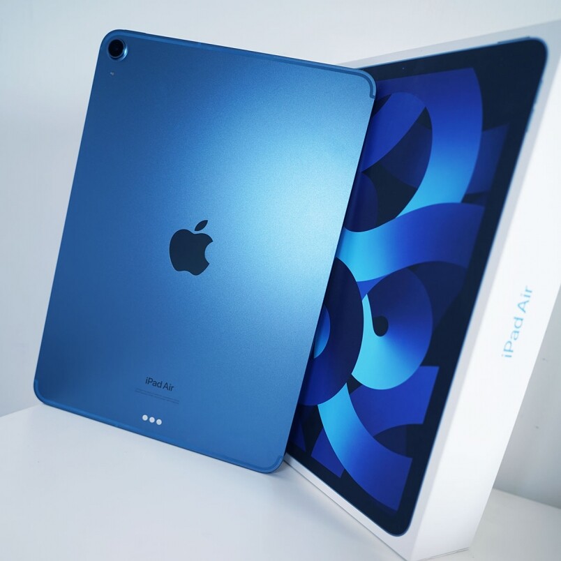 全新的iPad Air 5擁有一系列超吸引的色系，包括太空灰、星光色，以及全新調