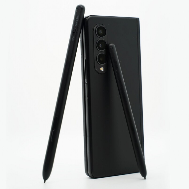 今代的Samsung Galaxy Z Fold3 5G，可以配合兩款S Pen，一款為沒有藍牙的S Pen Fold Edition