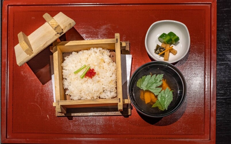 「食事三神器」即是飯、味噌湯、醃菜。當你看到這三個組合的時候,也就意味道 「食事三神器」即是飯、味噌湯、醃菜。當你看到這三個組合的時候,也就意味道