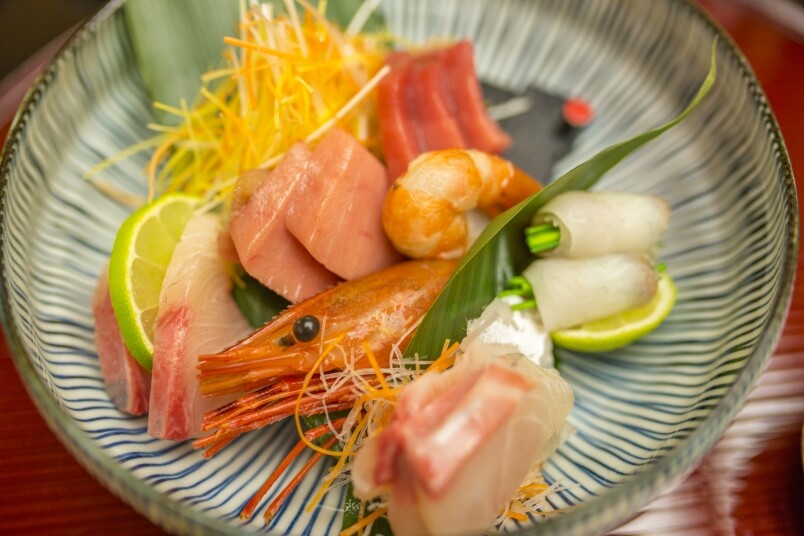 而第二道菜「向付」，即生魚片，絕對是日本料理文化的精髓！與刺身不同，先付