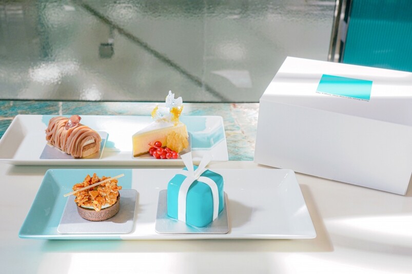 The Tiffany Blue Box Cafe 今個聖誕推出外帶甜品禮盒，以品牌純白色禮盒盛載，印上簡