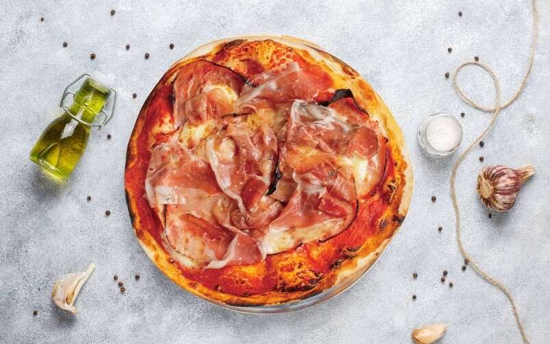 而筆者就嚐了情人眼裡出肉肉Pizza(HK$188),用上Salami、Parma Ham、Finocchiona、Pancetta 和 Spicy Salami五款意大 而筆者就嚐了情人眼裡出肉肉Pizza(HK$188),用上Salami、Parma Ham、Finocchiona、Pancetta 和 Spicy Salami五款意大