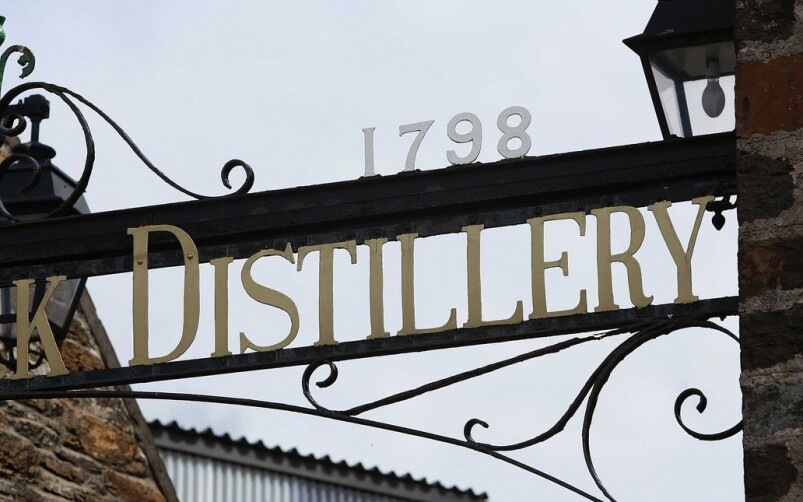 在蘇格蘭境內，有115家威士忌蒸餾廠，如今仍然有二千萬桶威士忌儲存起