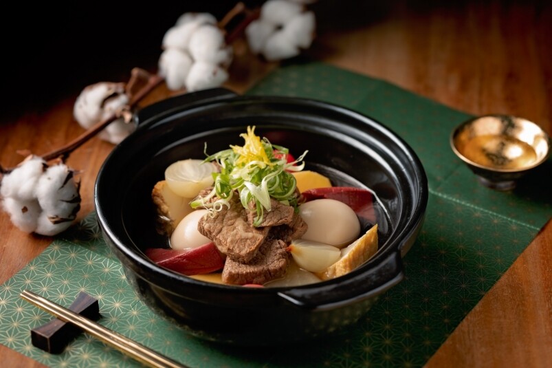 京都仕樣關東煮以木魚清湯用65度低溫熬煮，以確保湯頭清澈不混濁，清
