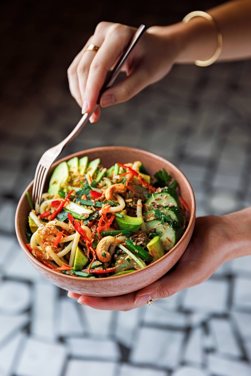夏日風味沙律（Udon Noodle Bowl，HK$119），是全素的菜式，以新鮮蔬菜入饌，包括大白菜、醃