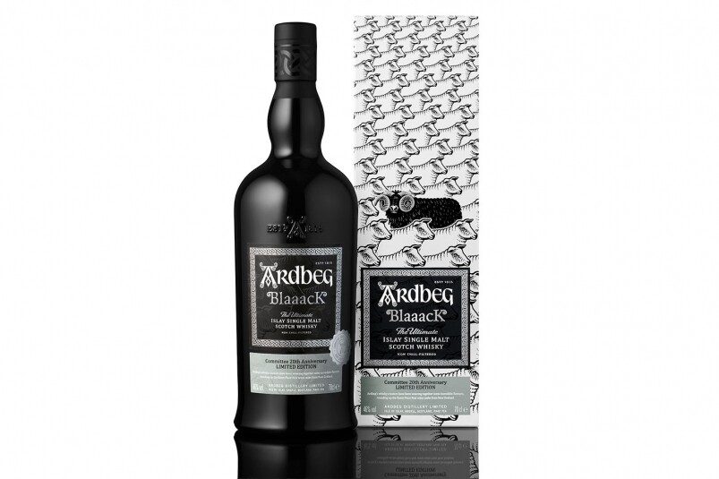 今年Ardbeg Blaaack這款威士忌，作為 Ardbeg 委員會成立 20 年周年紀念，以紐西蘭黑羊 black