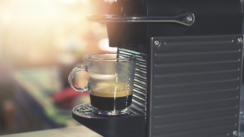 想喝新鮮咖啡，除了可以考慮手沖咖啡之外，更可以選擇買一部咖啡機，一