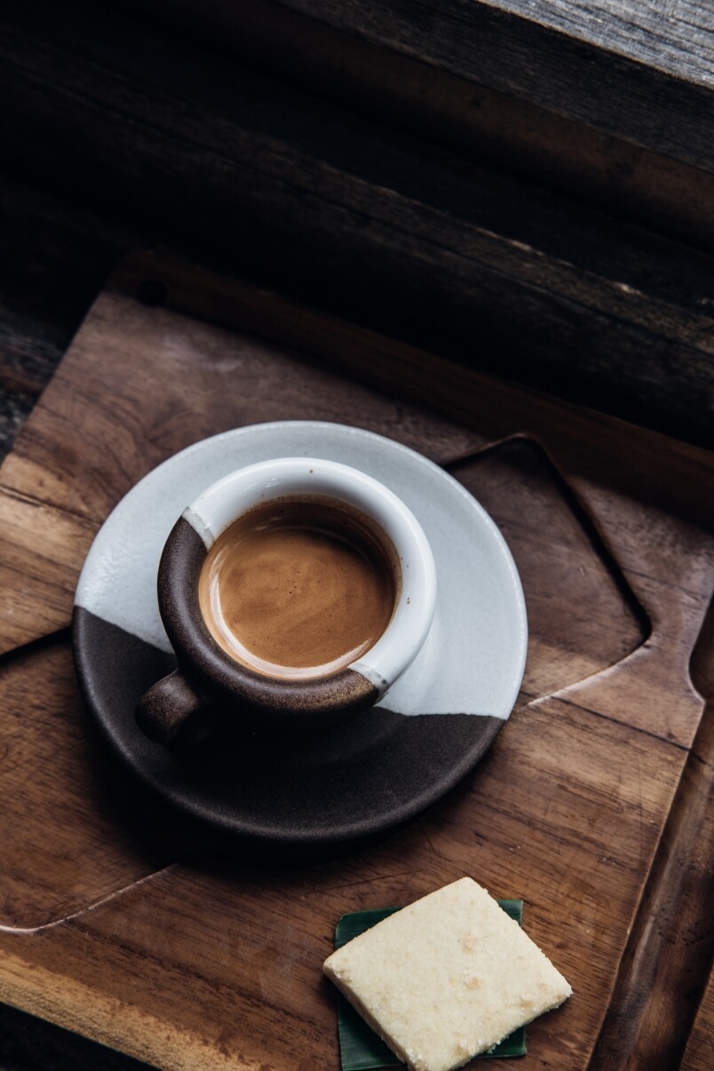 Espresso，在意大利文有快速的意思，如果指萃取時間更短的，叫Ristretto（或稱corto），而它的