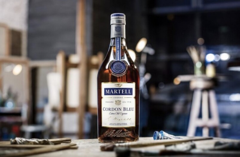 Martell Cordon Bleu在1912年由Edouard Martell推出,用上邊緣區葡萄酒來釀製,有著烤果仁、焦糖蘋 Martell Cordon Bleu在1912年由Edouard Martell推出,用上邊緣區葡萄酒來釀製,有著烤果仁、焦糖蘋
