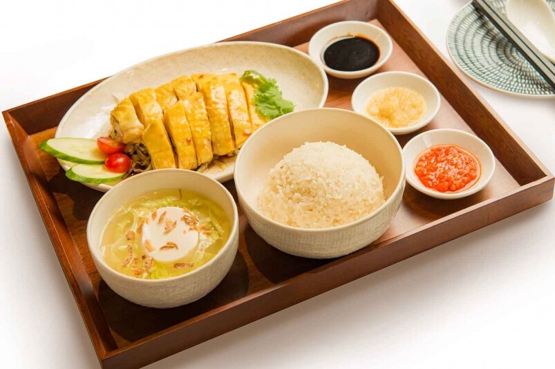 海南雞飯雖然只是平民美食，但這道聞名的文華海南雞飯，卻是﻿一絲不苟