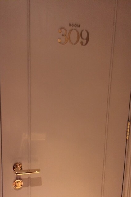 Room 309中環皇后大道中74號The Pottinger Hong Kong三樓 究竟要點樣約女伴去Room 309係tricky
