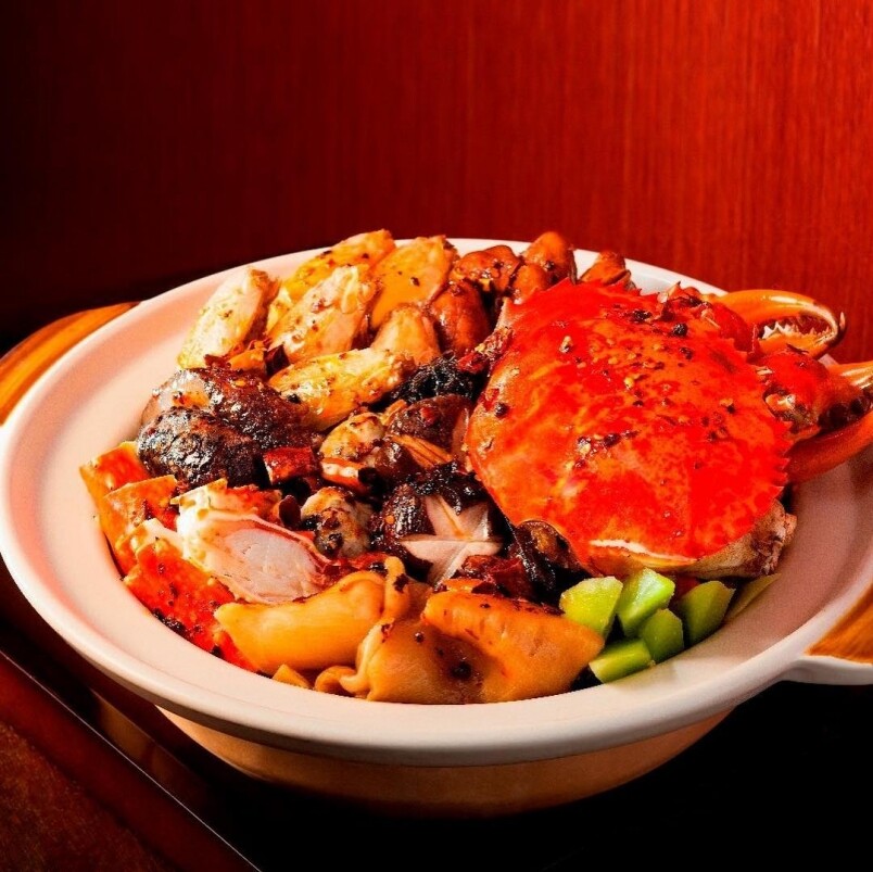 另外還有火紅麻辣海鮮鍋，其中包括亞拉斯加蟹腳及肉蟹等。口感豐富，味