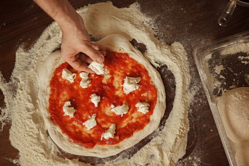 位於中環及灣仔的「The Pizza Project」，一直以手工薄餅見稱。手工薄餅與連鎖店薄餅