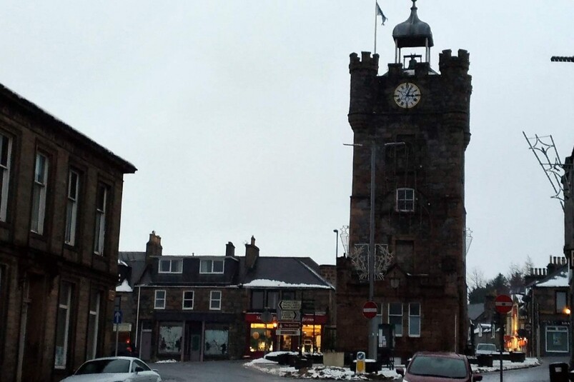 而坐巴士去到Dufftown總站的話,市中心由監獄改建而成的Clock Tower、鎮內較為憩靜 而坐巴士去到Dufftown總站的話,市中心由監獄改建而成的Clock Tower、鎮內較為憩靜