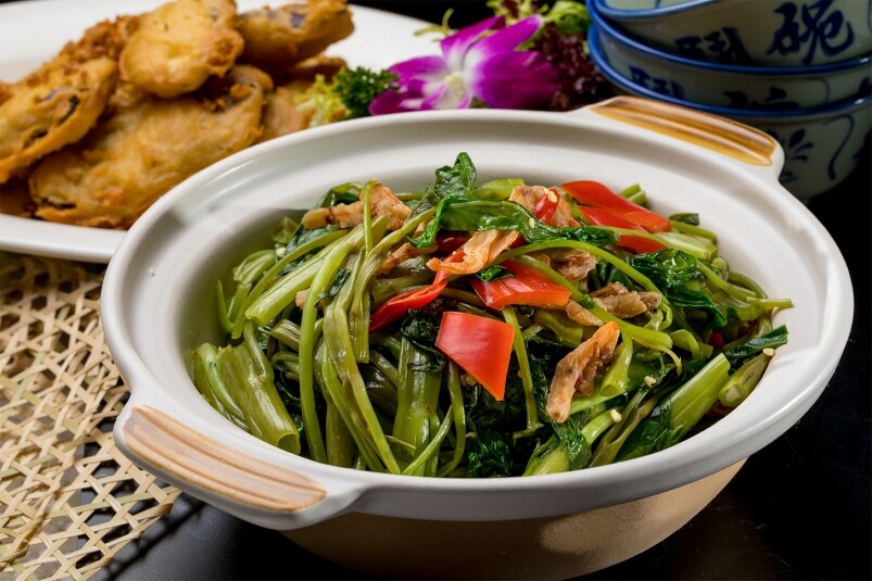 ChorLand Cookfood Stall 飛天通菜煲 Water Spinach With Chili And Bean Paste In Claypot
