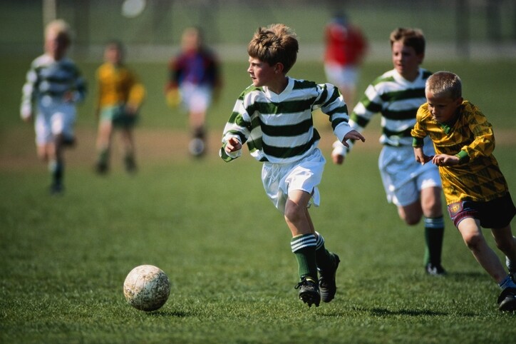 足球是個不分年齡都能享受的運動，最理想就是小朋友可以在安全有趣
