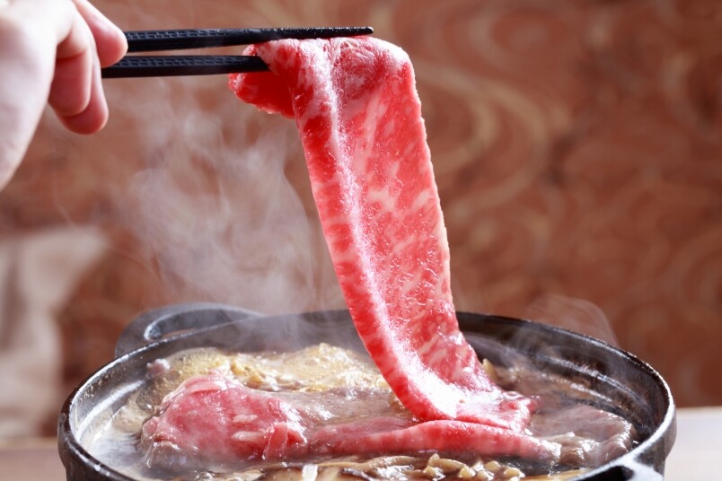 HANA華小料理屋的神戶牛御宴還包括前菜三點盛、刺身四點盛及角切鮑魚